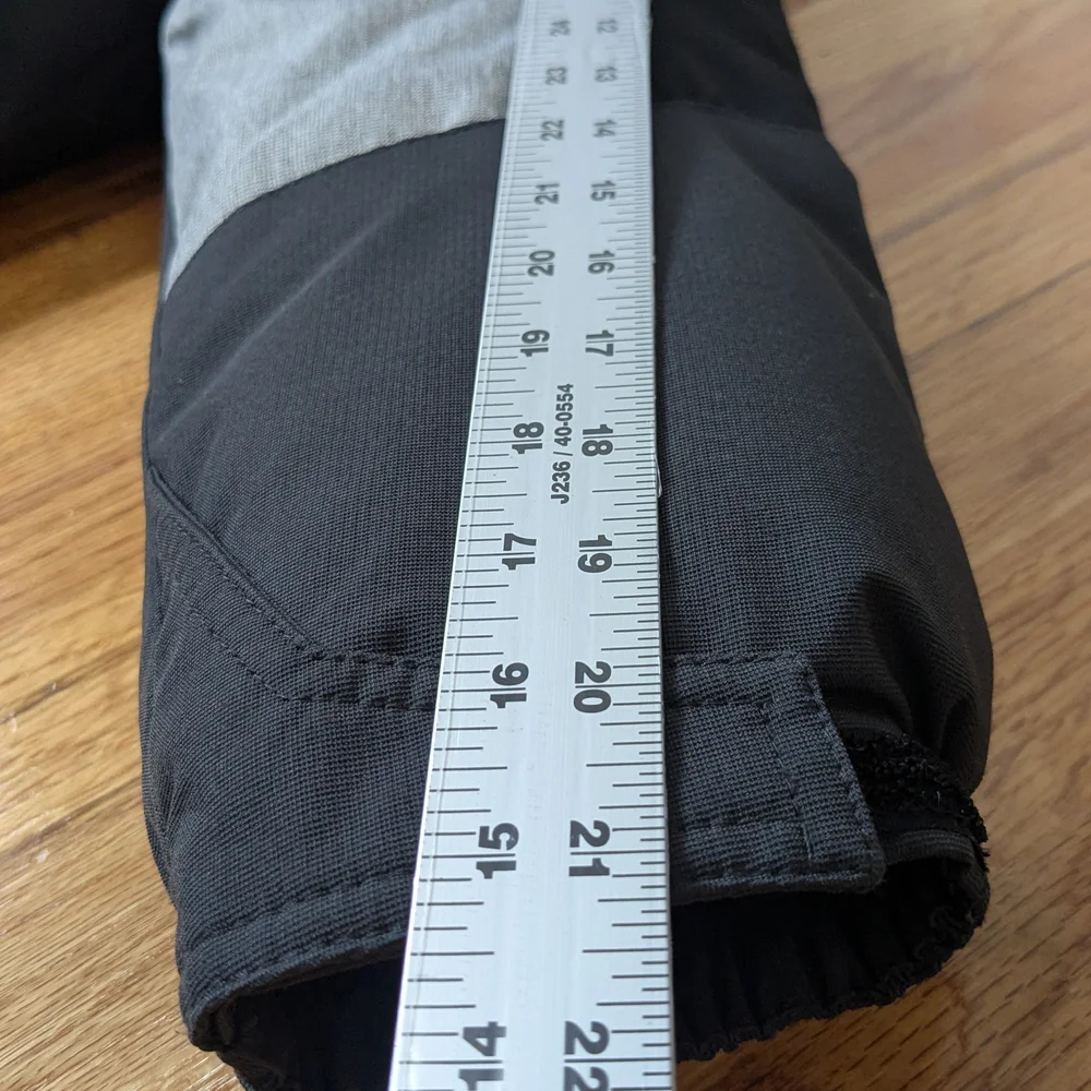 ZeroXposur Kids' Black and Gray Puffer with Green Accents Size XL(14_16)